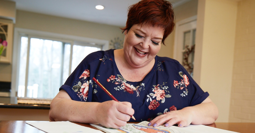 Peggy, a woman with PAH, living a healthy lifestyle playing golf